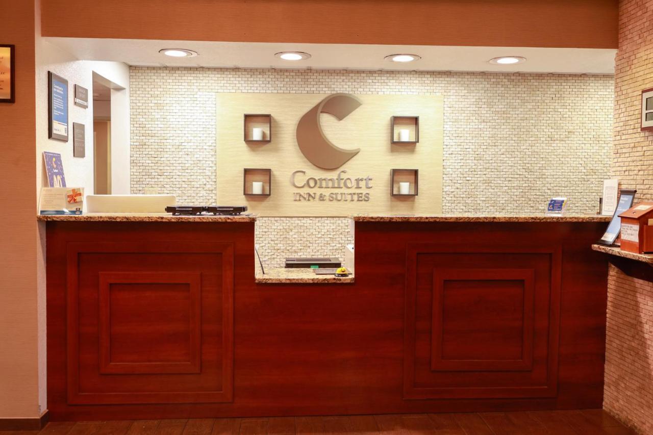 Comfort Inn & Suites Englewood Exterior photo
