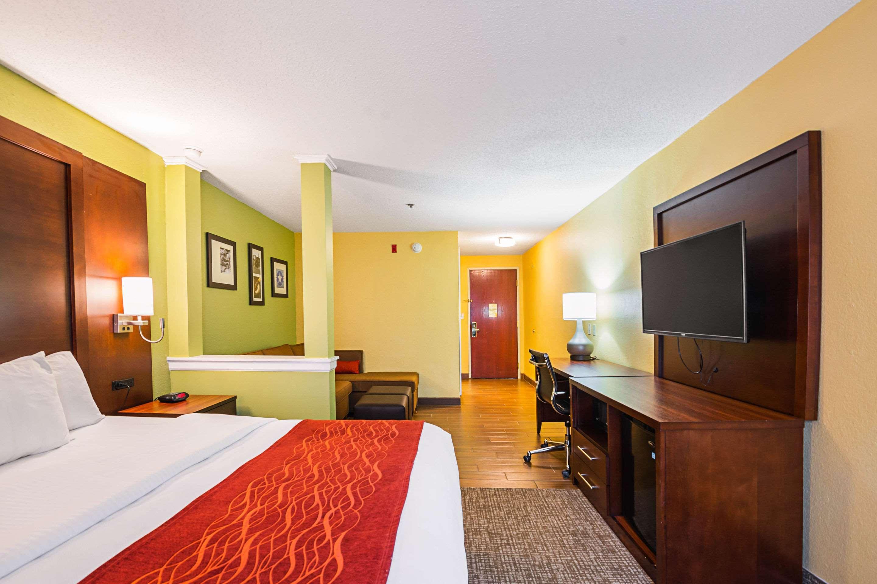 Comfort Inn & Suites Englewood Exterior photo