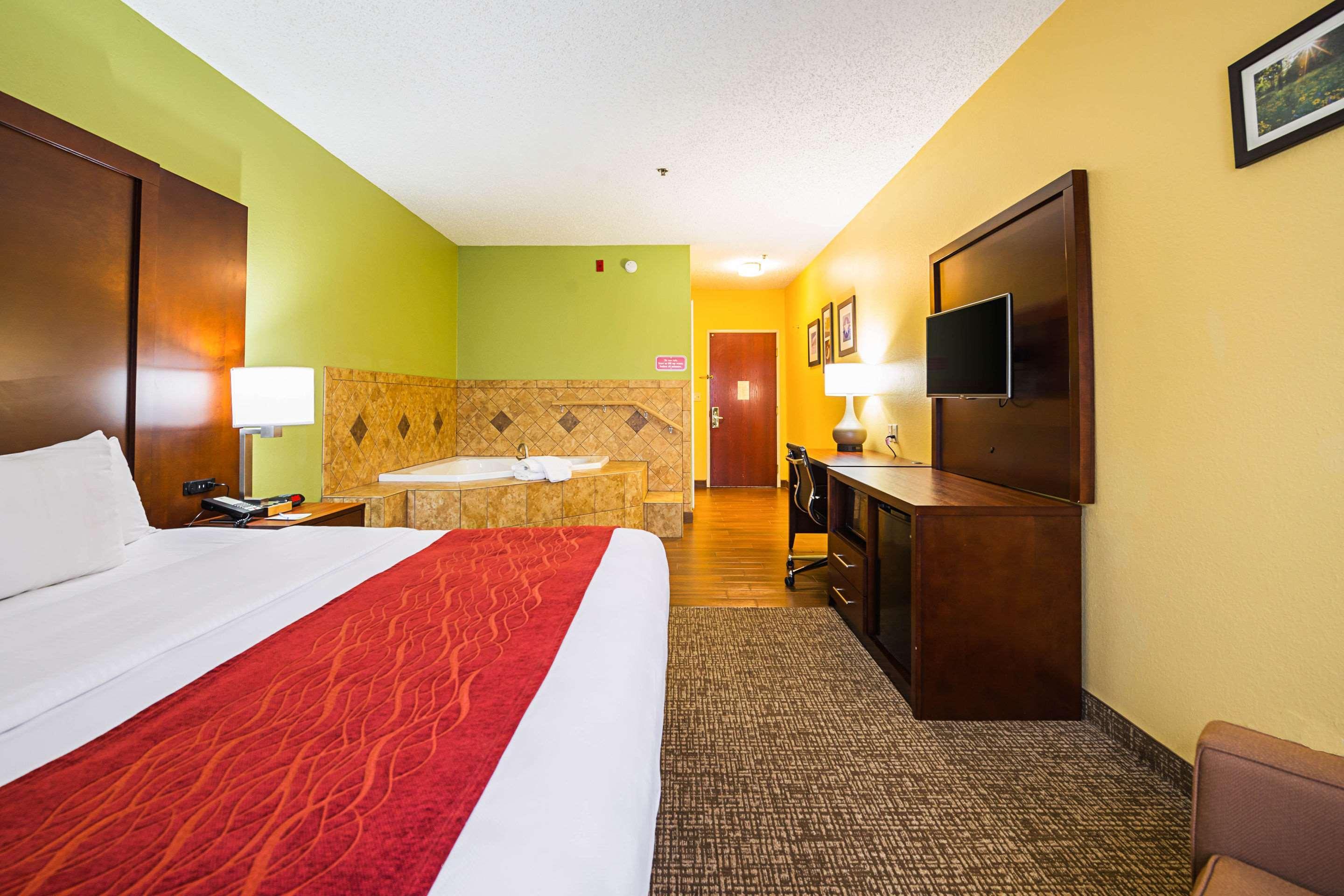 Comfort Inn & Suites Englewood Exterior photo