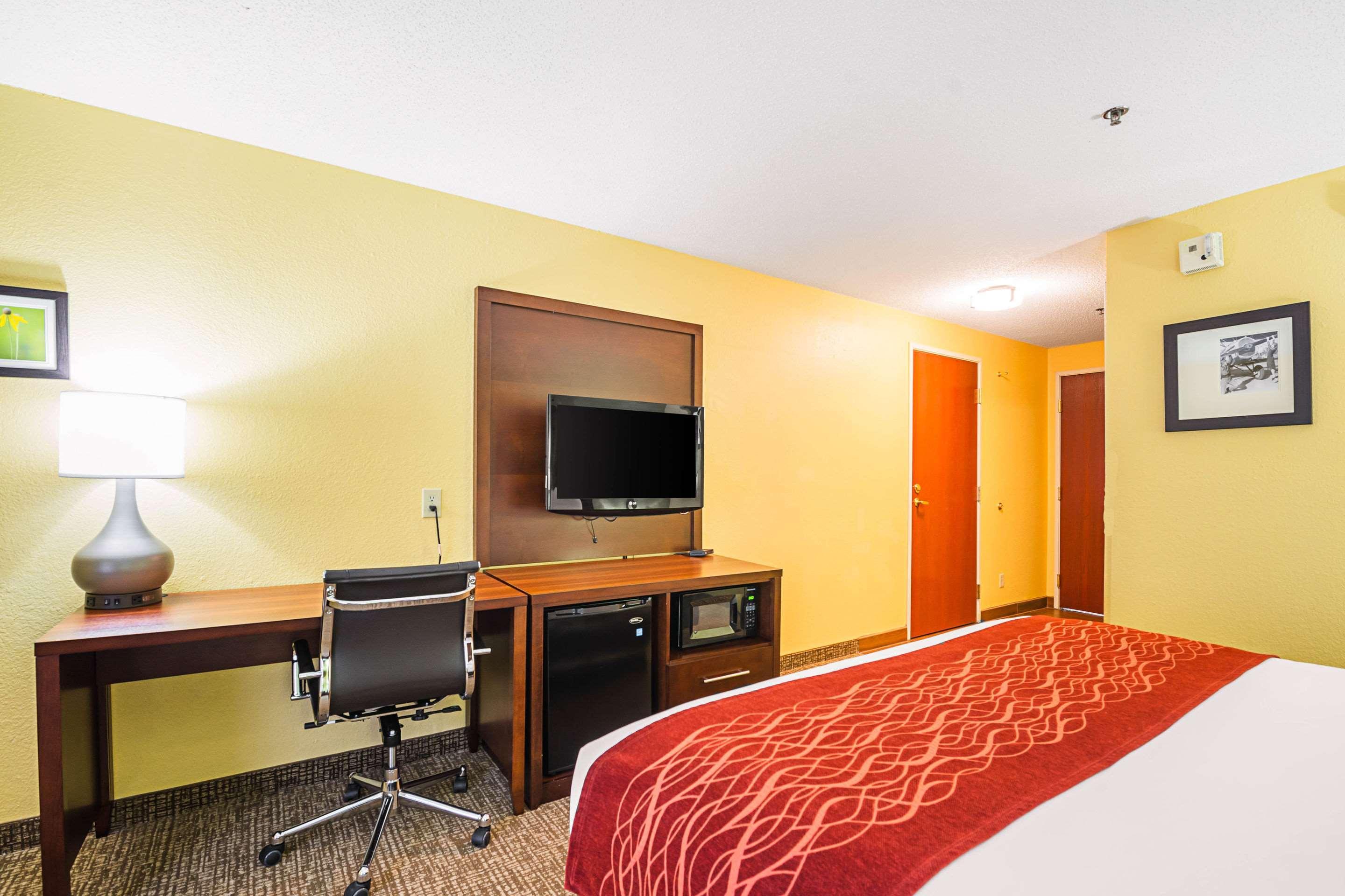Comfort Inn & Suites Englewood Exterior photo